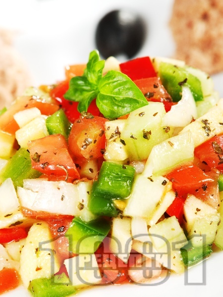 Тунизийска салата с краставици и риба тон - снимка на рецептата